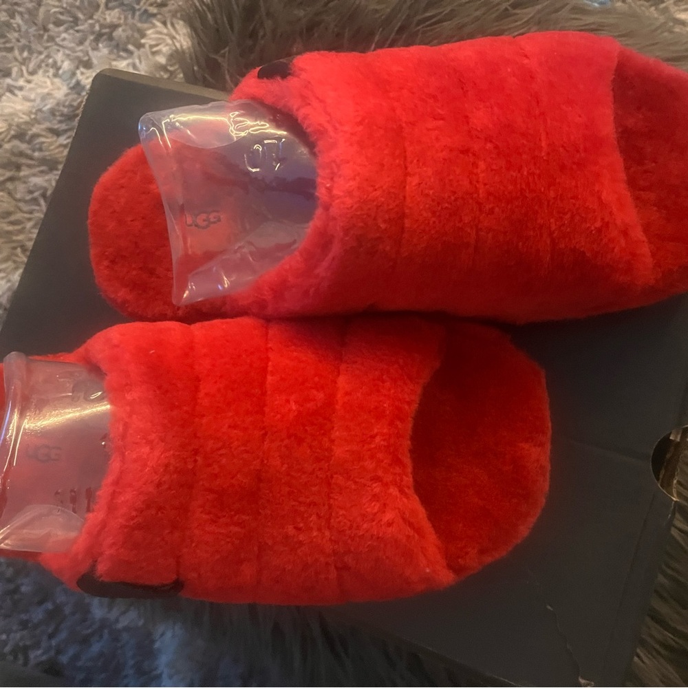 UGG Red Men’s Fluff You slippers . Comfy , warm and stylish . - Picture 4 of 10
